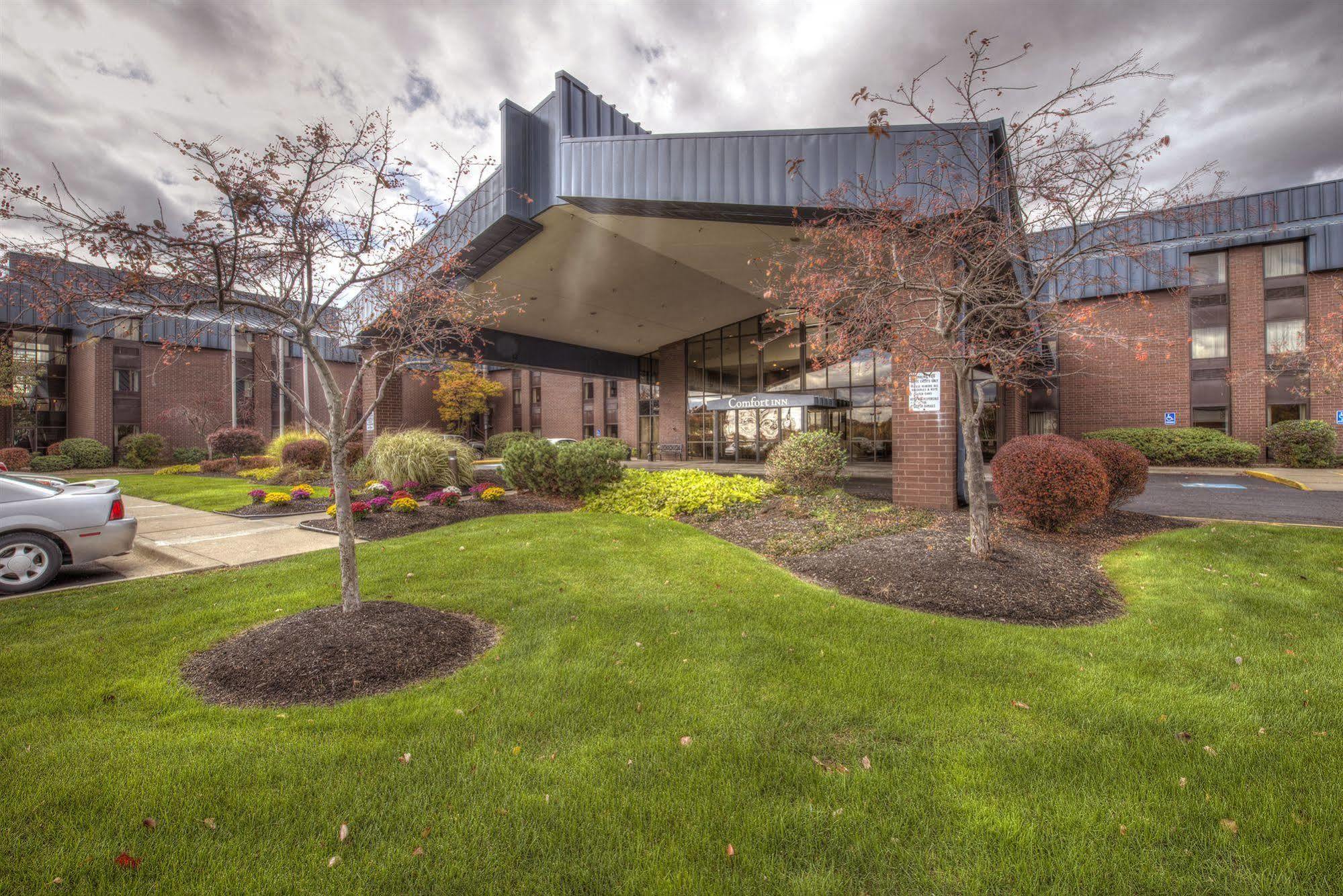 Comfort Inn - Hall Of Fame Canton Exterior photo